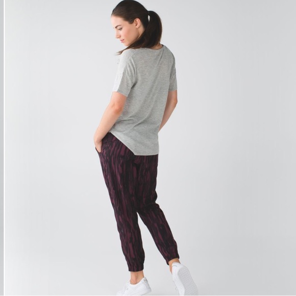 lululemon &go City Jogger Painted Animal Bordeaux Drama Black - Picture 2 of 13